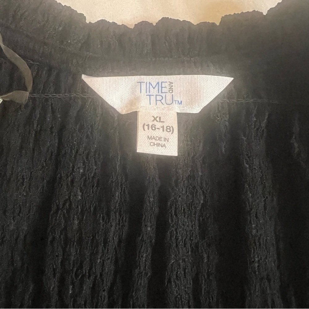 Women’s Time and Tru Black Ruffled Blouse - Picture 4 of 4
